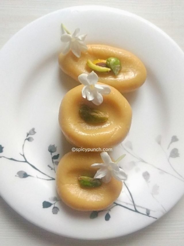 Doodh peda recipe story – with milk, sugar & cardamom powder