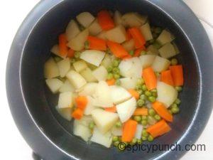 boiled potatoes, carrots & green peas in pressure cooker