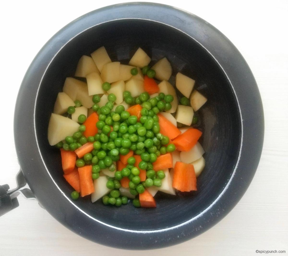 Pav bhaji recipe(Mumbai street style) with detailed step by step pics