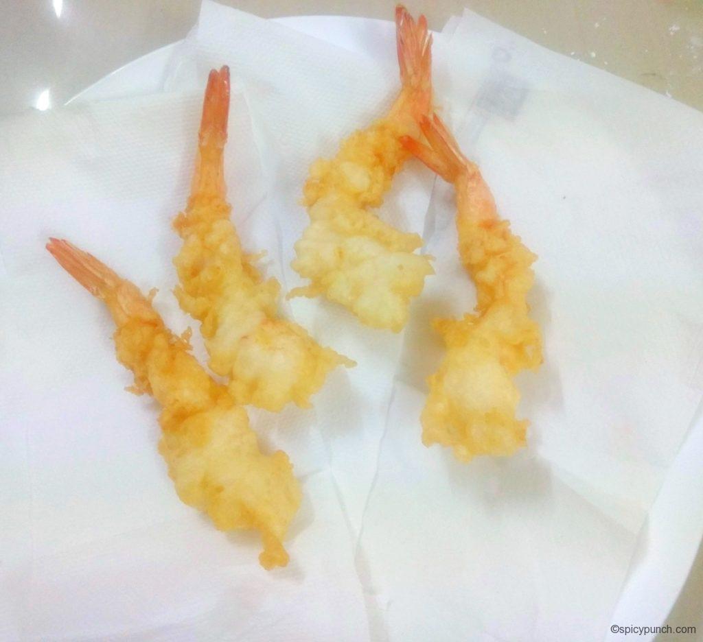 japanese prawn tempura is ready on the paper towel
