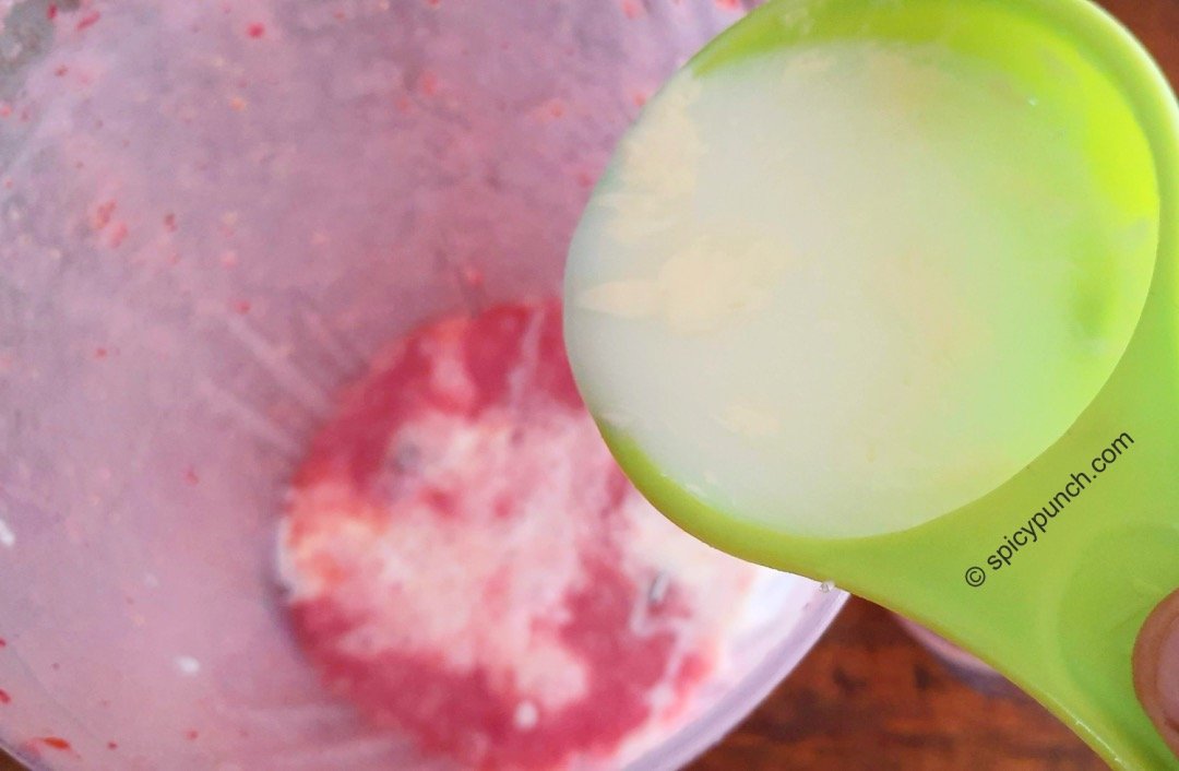 How to make Strawberry Milkshake recipe at home?