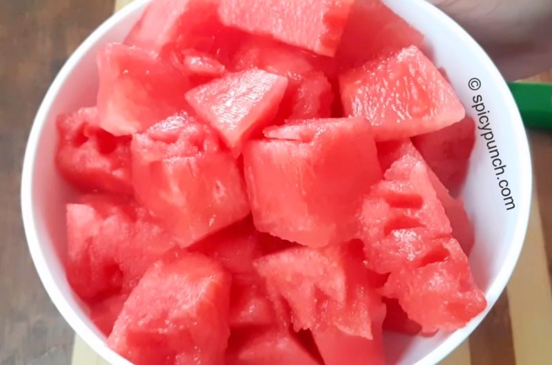 How to cut watermelon to make juice without seeds(with video)