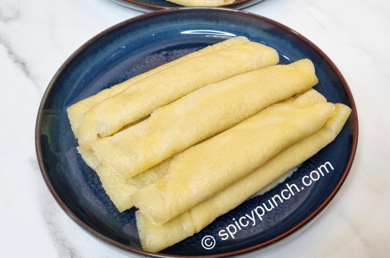 Sujir Patishapta Pitha with kheer filling - recipe with video